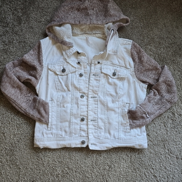 White and Gray Two-Tone Jean Jacket - Picture 5 of 6